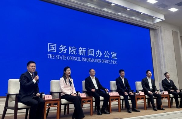 配资炒股炒股 想适应变化提升自己该怎么做？“小巨人”企业代表给你建议……